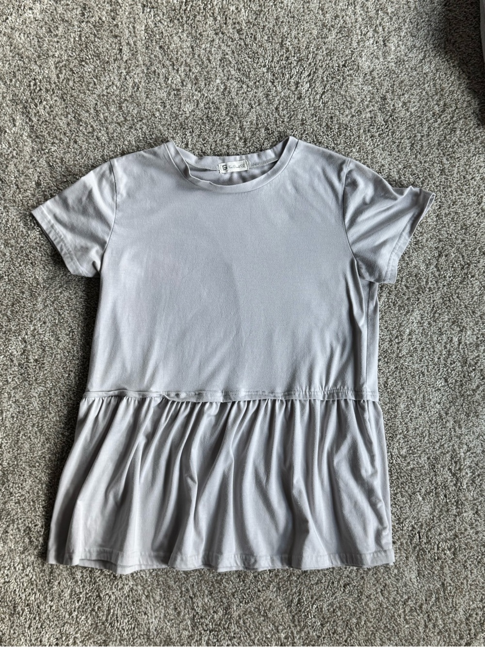 Women’s Gray Peplum Top Short Sleeve Flowy Blouse Size Large - Picture 2 of 7
